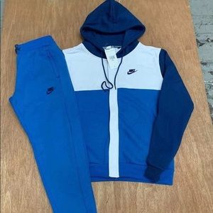 Nike sweatsuit